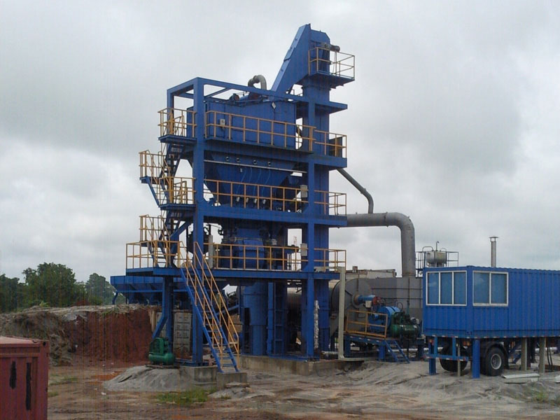 Bakit angkop ang 140tph mobile asphalt mixing plant para sa medium-sized na konstruksiyon ng highway na nangangailangan ng madalas na paggalaw?